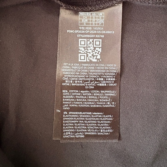 NWT-GUESS Women's Jet Black Logo Studded Tee - Picture 4 of 8